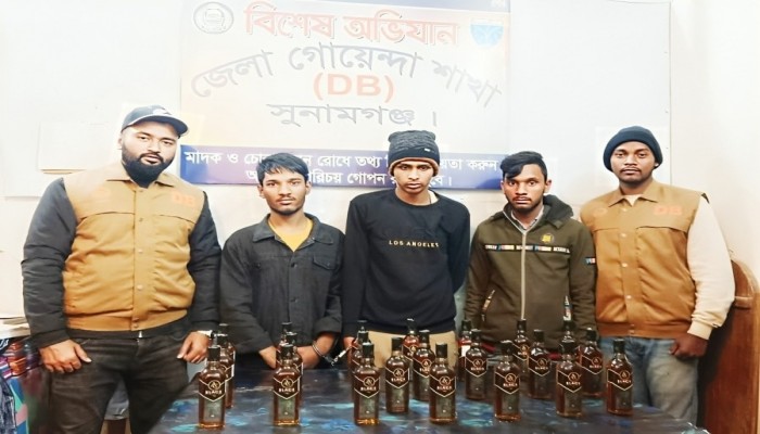 বিদেশি মদসহ গ্রেফতার ৩ বিদেশি মদসহ গ্রেফতার ৩