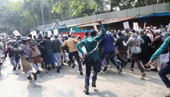 ইবতেদায়ি শিক্ষকদের ওপর পুলিশের লাঠিচার্জ, জলকামান নিক্ষেপ ইবতেদায়ি শিক্ষকদের ওপর পুলিশের লাঠিচার্জ, জলকামান নিক্ষেপ