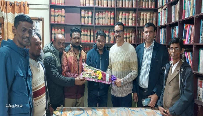 নেতাকর্মীদের ফুলেল শুভেচ্ছায় সিক্ত সদস্য সচিব নাজমুল হুদা হিমেল নেতাকর্মীদের ফুলেল শুভেচ্ছায় সিক্ত সদস্য সচিব নাজমুল হুদা হিমেল