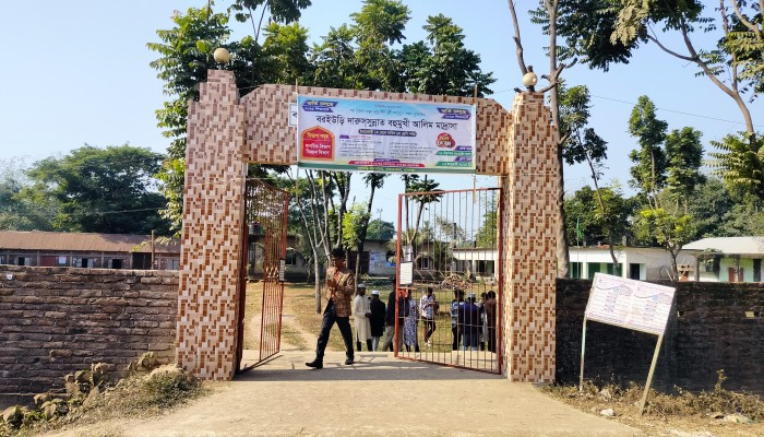 দুর্নীতি প্রমাণের পরও চাকরিতে বহাল অধ্যক্ষ দুর্নীতি প্রমাণের পরও চাকরিতে বহাল অধ্যক্ষ