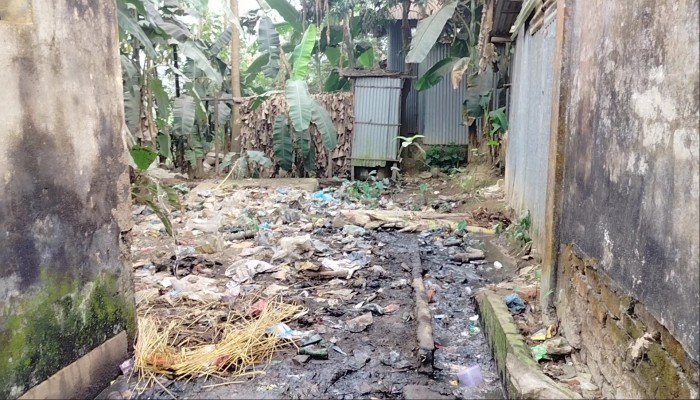 মলমূত্রের দুর্গন্ধে অতিষ্ঠ মানুষ ওয়াস ব্লক নির্মাণের দাবি মলমূত্রের দুর্গন্ধে অতিষ্ঠ মানুষ ওয়াস ব্লক নির্মাণের দাবি