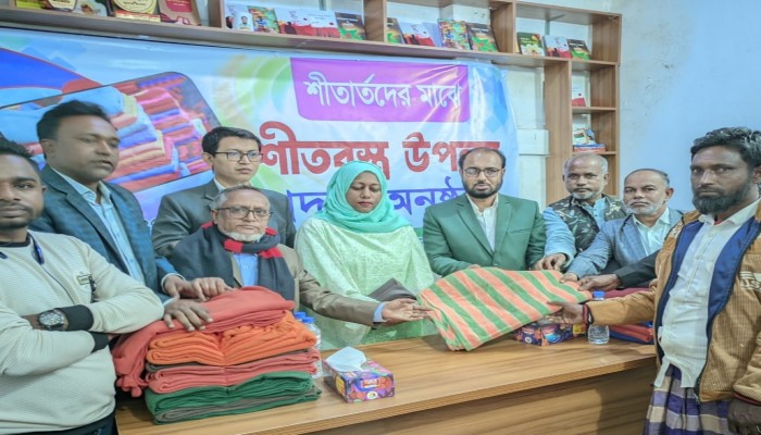 দোয়ারাবাজারে শীতার্তদের মাঝে কম্বল বিতরণ দোয়ারাবাজারে শীতার্তদের মাঝে কম্বল বিতরণ