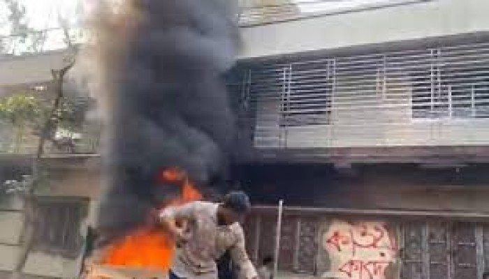 ফের ওবায়দুল কাদেরের গ্রামের বাড়িতে অগ্নিসংযোগ-ভাঙচুর ফের ওবায়দুল কাদেরের গ্রামের বাড়িতে অগ্নিসংযোগ-ভাঙচুর