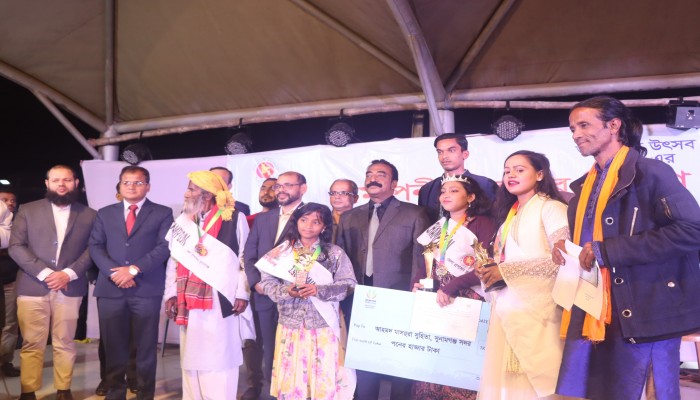 সুরের মুগ্ধতা ছড়িয়ে ‘সেরা বাউল অন্বেষণ প্রতিযোগিতা’ সম্পন্ন সুরের মুগ্ধতা ছড়িয়ে ‘সেরা বাউল অন্বেষণ প্রতিযোগিতা’ সম্পন্ন