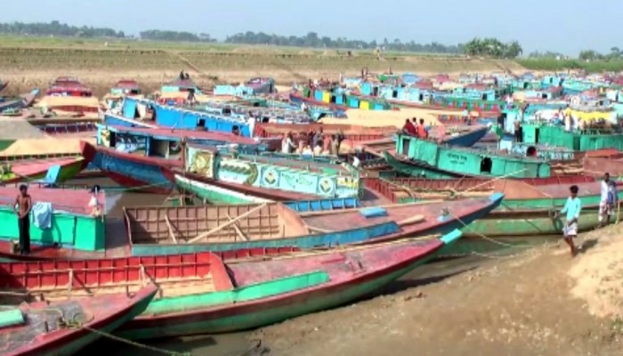 পাটলাই নদীতে নাব্যতা সংকট : নৌজটে দুর্ভোগ, লোকসান পাটলাই নদীতে নাব্যতা সংকট : নৌজটে দুর্ভোগ, লোকসান