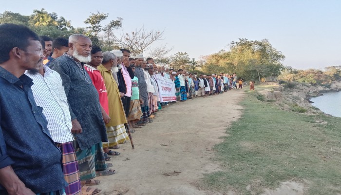 নদী ভাঙ্গন রোধের দাবিতে সুরমা’র তীরে মানববন্ধন নদী ভাঙ্গন রোধের দাবিতে সুরমা’র তীরে মানববন্ধন