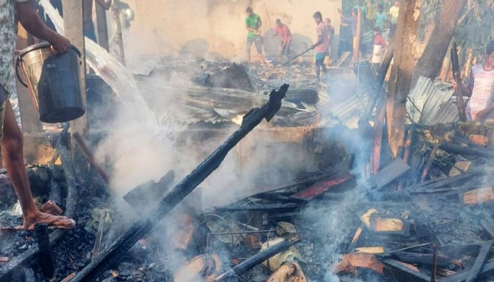 শান্তিগঞ্জে দোকানসহ ৪ বসতঘর পুড়ে ছাই শান্তিগঞ্জে দোকানসহ ৪ বসতঘর পুড়ে ছাই