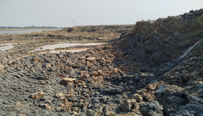 শাল্লায় ফসলরক্ষা বাঁধের কাজ, কুশিয়ারা নদীর পাড় কেটে সাবাড় শাল্লায় ফসলরক্ষা বাঁধের কাজ, কুশিয়ারা নদীর পাড় কেটে সাবাড়