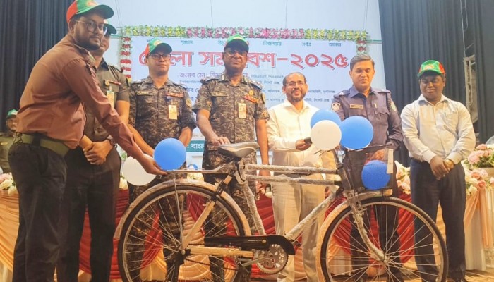 দেশের স্বাধীনতা ও সার্বভৌমত্ব রক্ষায় কাজ করছে আনসার ও ভিডিপি সদস্যরা দেশের স্বাধীনতা ও সার্বভৌমত্ব রক্ষায় কাজ করছে আনসার ও ভিডিপি সদস্যরা