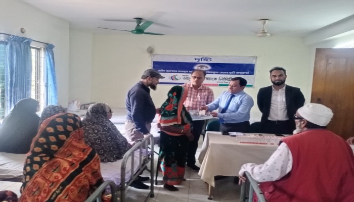 ডাচ্-বাংলা ব্যাংকের অর্থায়নে দরিদ্র রোগীদের বিনামূল্যে চোখের ছানি অপারেশন ডাচ্-বাংলা ব্যাংকের অর্থায়নে দরিদ্র রোগীদের বিনামূল্যে চোখের ছানি অপারেশন