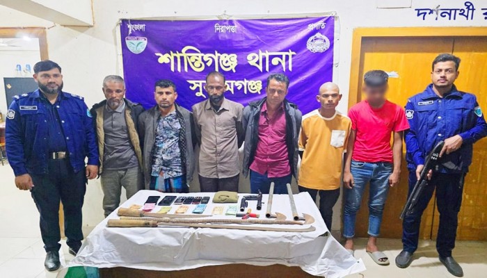 সর্দারসহ ৬ ডাকাত গ্রেফতার সর্দারসহ ৬ ডাকাত গ্রেফতার