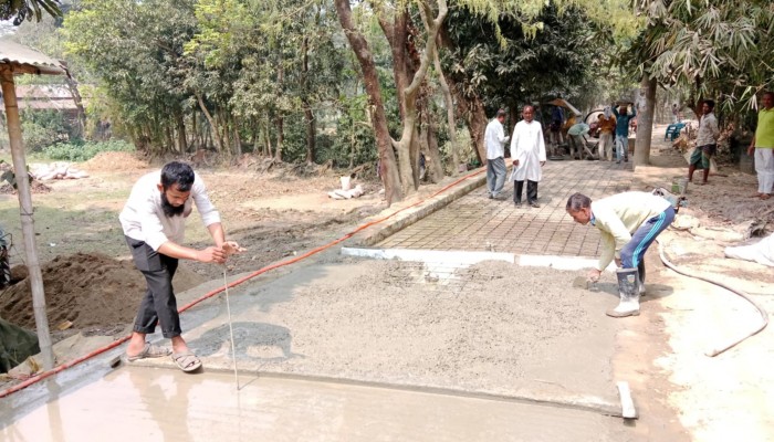 পুরোদমে চলছে বেতগঞ্জ-বুড়িস্থল সড়ক সংস্কার পুরোদমে চলছে বেতগঞ্জ-বুড়িস্থল সড়ক সংস্কার
