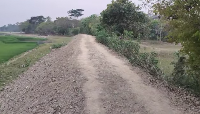ছাতকে বাঁধের কাজে নানা অনিয়ম ছাতকে বাঁধের কাজে নানা অনিয়ম