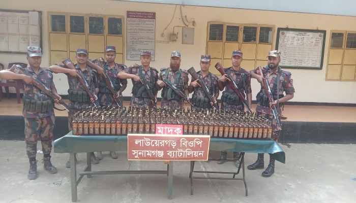 ৪ লক্ষাধিক টাকার ভারতীয় মদ জব্দ ৪ লক্ষাধিক টাকার ভারতীয় মদ জব্দ