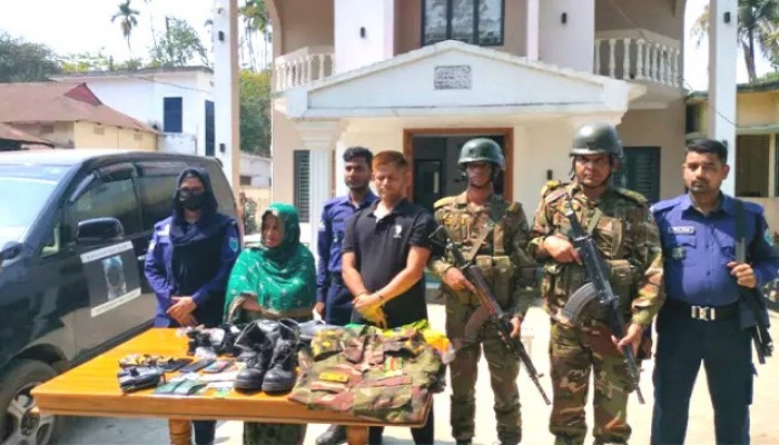 দেশীয় অস্ত্রসহ ভুয়া মেজর পরিচয়দানকারী পলাতক সেনা সদস্য ও নারী আটক দেশীয় অস্ত্রসহ ভুয়া মেজর পরিচয়দানকারী পলাতক সেনা সদস্য ও নারী আটক