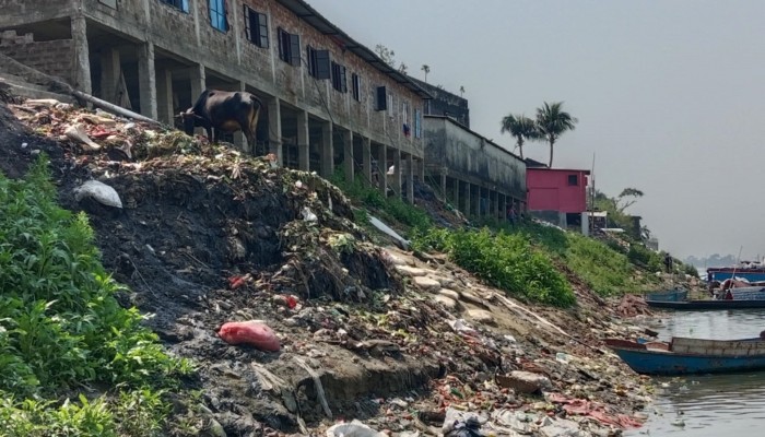 সুরমা নদী যেন ভাগাড় সুরমা নদী যেন ভাগাড়