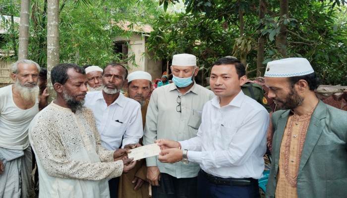 কুরবাননগরে অগ্নিকান্ডে ক্ষতিগ্রস্তদের সহায়তা প্রদান কুরবাননগরে অগ্নিকান্ডে ক্ষতিগ্রস্তদের সহায়তা প্রদান