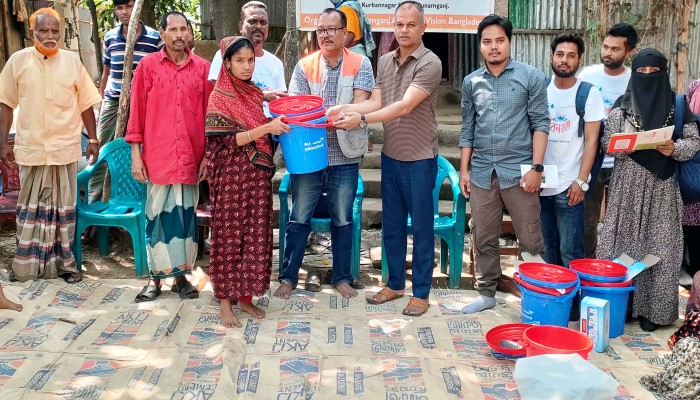ওয়ার্ল্ড ভিশনের উদ্যোগে বালতি ও পানি বিশুদ্ধকরণ সামগ্রী বিতরণ ওয়ার্ল্ড ভিশনের উদ্যোগে বালতি ও পানি বিশুদ্ধকরণ সামগ্রী বিতরণ
