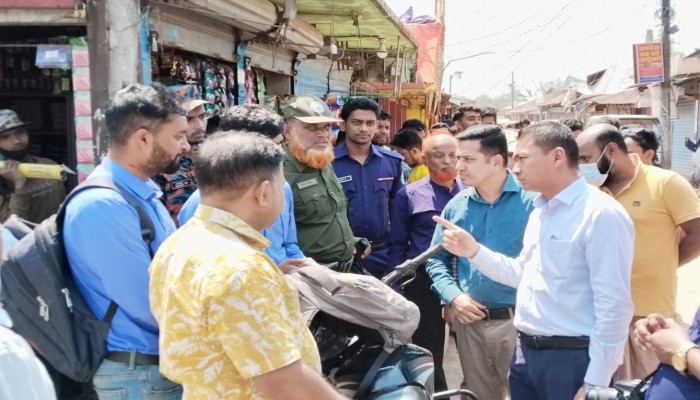 টাস্কফোর্সের অভিযানে ৬ হাজার টাকা জরিমানা আদায় টাস্কফোর্সের অভিযানে ৬ হাজার টাকা জরিমানা আদায়