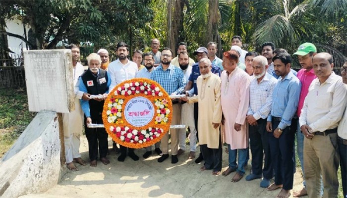 শান্তিগঞ্জে শহীদ তালেব ও কৃপেন্দ্র দাশের সমাধিতে পুষ্পস্তবক অর্পণ শান্তিগঞ্জে শহীদ তালেব ও কৃপেন্দ্র দাশের সমাধিতে পুষ্পস্তবক অর্পণ