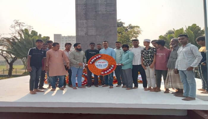 বীর শহীদদের প্রতি জাতীয় পার্টির শ্রদ্ধা নিবেদন বীর শহীদদের প্রতি জাতীয় পার্টির শ্রদ্ধা নিবেদন