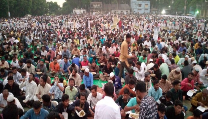 বিএনপি নেতা কামরুলের উদ্যোগে ইফতার মাহফিলে তৃণমূল নেতাকর্মীদের জোয়ার বিএনপি নেতা কামরুলের উদ্যোগে ইফতার মাহফিলে তৃণমূল নেতাকর্মীদের জোয়ার