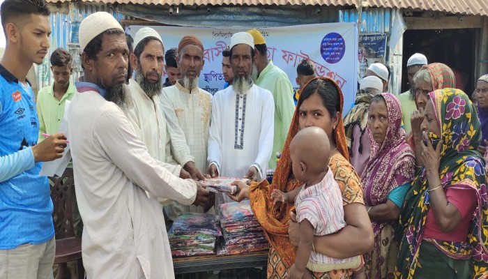 জামালগঞ্জে দরিদ্র্যদের মাঝে ঈদ উপহার বিতরণ জামালগঞ্জে দরিদ্র্যদের মাঝে ঈদ উপহার বিতরণ
