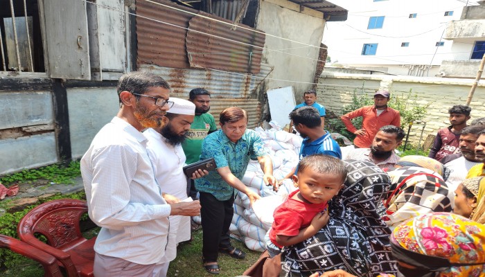 ট্রেড ইউনিয়ন সংঘের খাদ্যসামগ্রী বিতরণ ট্রেড ইউনিয়ন সংঘের খাদ্যসামগ্রী বিতরণ