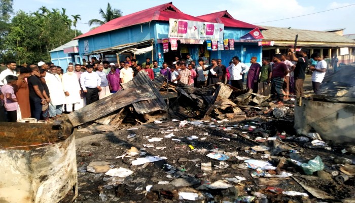 জগন্নাথপুরে ৭ দোকান পুড়ে ছাই, প্রায় ৪০ লাখ টাকার ক্ষতি জগন্নাথপুরে ৭ দোকান পুড়ে ছাই, প্রায় ৪০ লাখ টাকার ক্ষতি