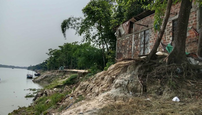 সুরমার ভাঙনে বদলে যাচ্ছে ৩ গ্রামের মানচিত্র, ভাঙন রোধে নেই পদক্ষেপ সুরমার ভাঙনে বদলে যাচ্ছে ৩ গ্রামের মানচিত্র, ভাঙন রোধে নেই পদক্ষেপ