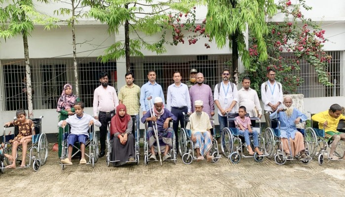 হুইলচেয়ার পেয়ে উচ্ছ্বসিত ৮ প্রতিবন্ধী হুইলচেয়ার পেয়ে উচ্ছ্বসিত ৮ প্রতিবন্ধী