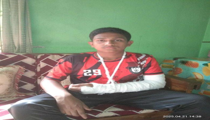 এসএসসি পরীক্ষার্থীর ওপর দুর্বৃত্তদের হামলা এসএসসি পরীক্ষার্থীর ওপর দুর্বৃত্তদের হামলা