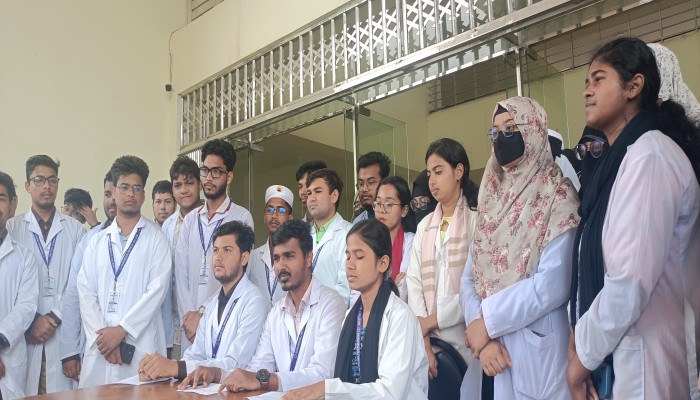 সুনামগঞ্জ মেডিকেল শিক্ষার্থীদের ‘শাটডাউন’ কর্মসূচি প্রত্যাহার সুনামগঞ্জ মেডিকেল শিক্ষার্থীদের ‘শাটডাউন’ কর্মসূচি প্রত্যাহার