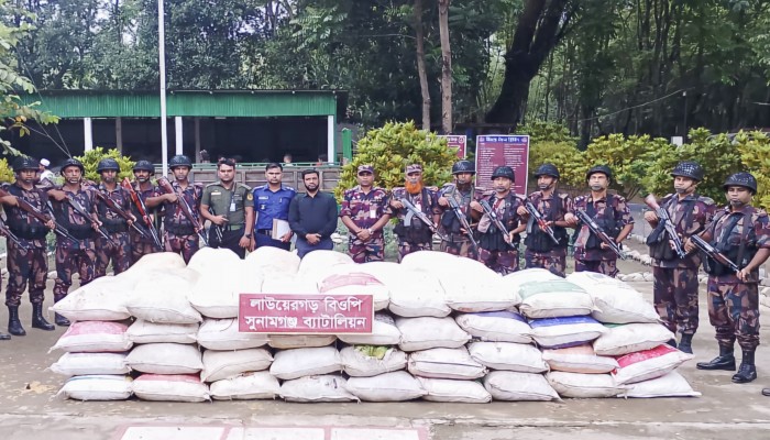 সুনামগঞ্জে বিজিবি’র অভিযানে ৪৪ লাখ টাকার ভারতীয় ফুসকা ও জিরা জব্দ সুনামগঞ্জে বিজিবি’র অভিযানে ৪৪ লাখ টাকার ভারতীয় ফুসকা ও জিরা জব্দ