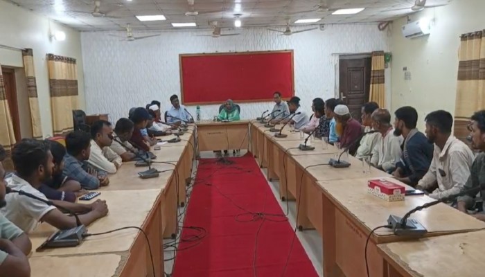 জামালগঞ্জে ইউএনও’র সাথে বণিক সমিতির মতবিনিময় জামালগঞ্জে ইউএনও’র সাথে বণিক সমিতির মতবিনিময়