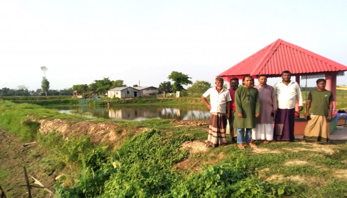 লন্ডন প্রবাসী রুহুল আমিন একজন সফল মৎস্য খামারি লন্ডন প্রবাসী রুহুল আমিন একজন সফল মৎস্য খামারি