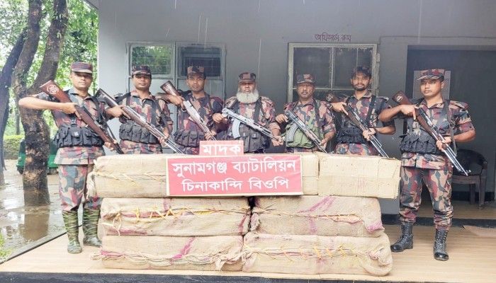 ২৪ লাখ টাকার ভারতীয় বিড়ি ও শাড়ি জব্দ ২৪ লাখ টাকার ভারতীয় বিড়ি ও শাড়ি জব্দ
