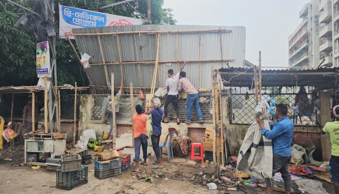সদর হাসপাতাল সংলগ্ন সড়ক অবৈধ স্থাপনা উচ্ছেদ, দখলমুক্ত হল ফুটপাত সদর হাসপাতাল সংলগ্ন সড়ক অবৈধ স্থাপনা উচ্ছেদ, দখলমুক্ত হল ফুটপাত