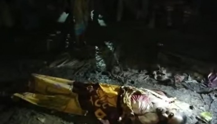 জুতা চুরি নিয়ে দু’পক্ষের সংঘর্ষে নিহত ১, আহত ৫ জুতা চুরি নিয়ে দু’পক্ষের সংঘর্ষে নিহত ১, আহত ৫