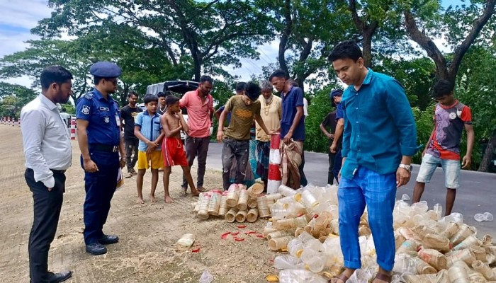 শান্তিগঞ্জে মাছ ধরার নিষিদ্ধ সরঞ্জাম ধ্বংস শান্তিগঞ্জে মাছ ধরার নিষিদ্ধ সরঞ্জাম ধ্বংস