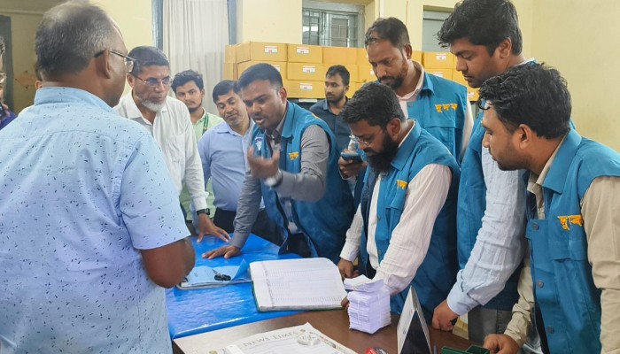 সুনামগঞ্জ সদর হাসপাতালে দুদকের অভিযান সুনামগঞ্জ সদর হাসপাতালে দুদকের অভিযান