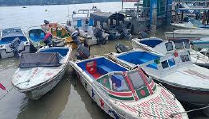 তাহিরপুরে স্পীডবোট ঘাটে ৫০ টাকার টোল ২শ টাকা দাবী তাহিরপুরে স্পীডবোট ঘাটে ৫০ টাকার টোল ২শ টাকা দাবী