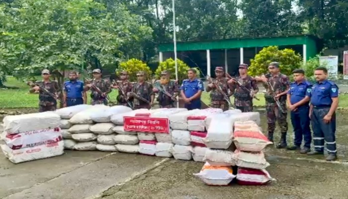 তাহিরপুর সীমান্তে ২৬ লাখ টাকার ভারতীয় পণ্য জব্দ তাহিরপুর সীমান্তে ২৬ লাখ টাকার ভারতীয় পণ্য জব্দ