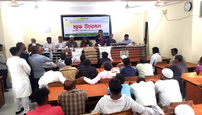 কৃষকরা বাংলাদেশকে বাঁচিয়ে রেখেছেন : অতিরিক্ত কৃষি সচিব কৃষকরা বাংলাদেশকে বাঁচিয়ে রেখেছেন : অতিরিক্ত কৃষি সচিব
