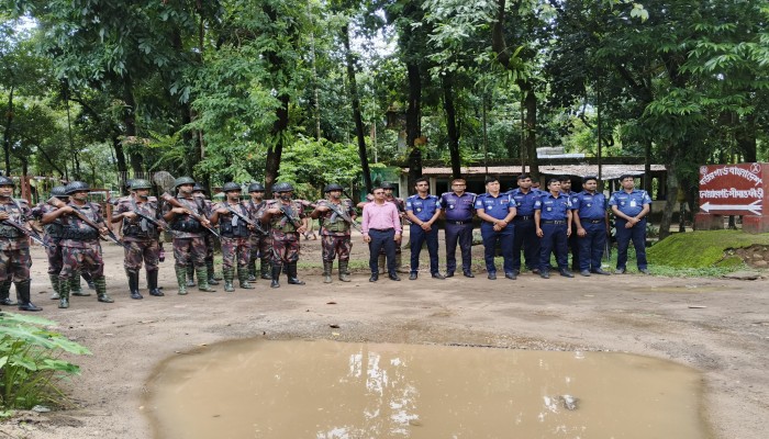 ছাতকে বালুখেকোদের বিরুদ্ধে অভিযান : ৪টি অবৈধ ড্রেজার বিকল ছাতকে বালুখেকোদের বিরুদ্ধে অভিযান : ৪টি অবৈধ ড্রেজার বিকল
