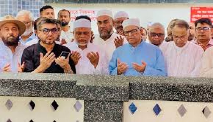 সিলেটে মাজার জিয়ারত করলেন মির্জা ফখরুল সিলেটে মাজার জিয়ারত করলেন মির্জা ফখরুল