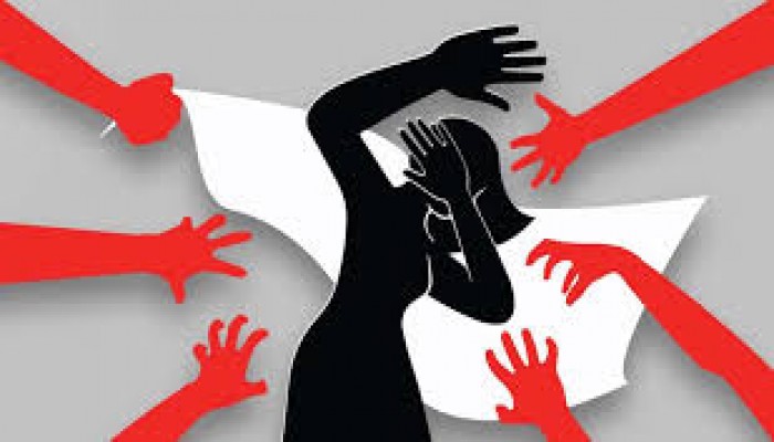 সন্তানের গলায় ছুরি ধরে মাকে ‘দলবেঁধে ধর্ষণ’: গ্রেপ্তার ৪ সন্তানের গলায় ছুরি ধরে মাকে ‘দলবেঁধে ধর্ষণ’: গ্রেপ্তার ৪