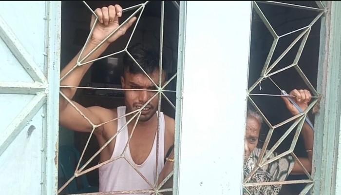 ভাড়া দিতে ৩ দিন দেরি হওয়ায় ভাড়াটিয়াকে ঘরে রেখে তালা ভাড়া দিতে ৩ দিন দেরি হওয়ায় ভাড়াটিয়াকে ঘরে রেখে তালা