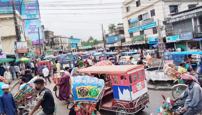 নিত্য যানজটে ভোগান্তি শহরবাসীর নিত্য যানজটে ভোগান্তি শহরবাসীর
