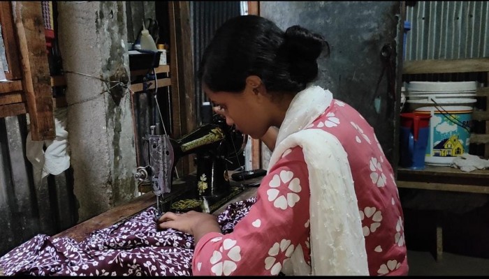 অদম্য মেধাবী অর্পা’র স্বপ্নযাত্রা কি থেমে যাবে? অদম্য মেধাবী অর্পা’র স্বপ্নযাত্রা কি থেমে যাবে?